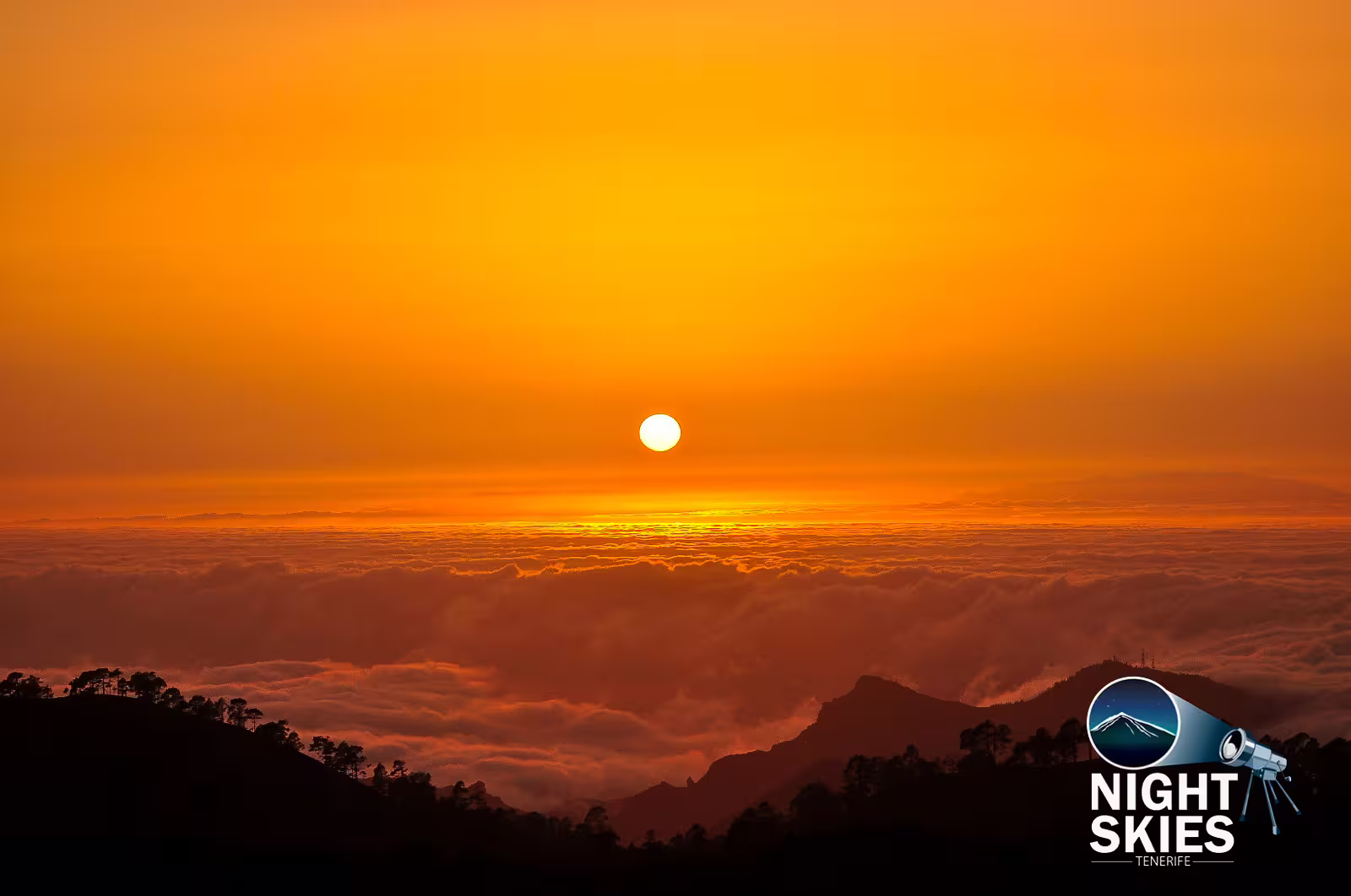 Breathtaking Tenerife sunset over clouds sets the scene for stargazing on our 5-star safari coach tour.