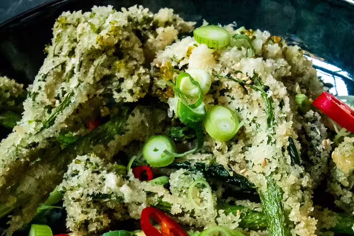 Crispy tempura vegetables with vibrant chilies and fresh green onions, perfect for pairing with fortified wines on a tasting tour.