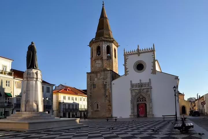 Historic Tomar square with medieval architecture and statue, a highlight on the Tomar/Coimbra private tour from Lisbon.