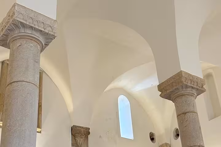 Stone columns and arched ceilings inside Tomar's ancient synagogue, featuring classic medieval design elements.