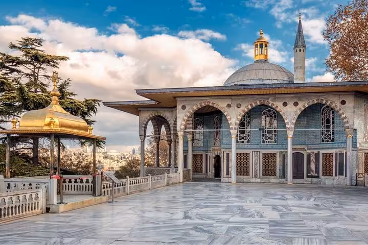 Topkapi Palace courtyard and pavilion, a highlight on private Istanbul tour exploring Ottoman heritage sites