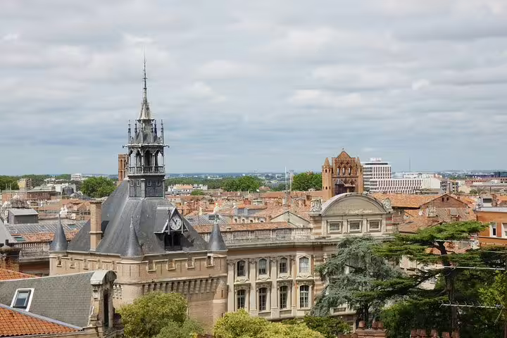 Panoramic Toulouse cityscape with historic rooftops and towers, perfect for a self-guided e-scavenger hunt tour