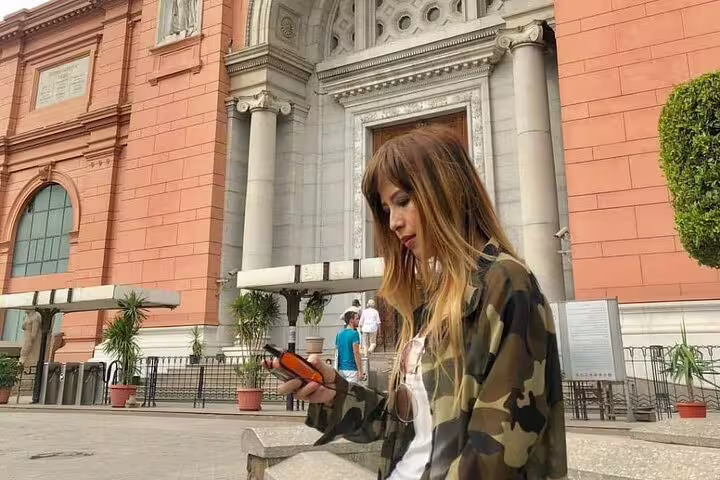 Tourist outside the Egyptian Museum Cairo entrance before a private half day guided tour with expert Egyptologist