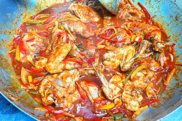 Sizzling Italian chicken dish with vibrant peppers, featured on the Trastevere Food Tour Prime Edition.