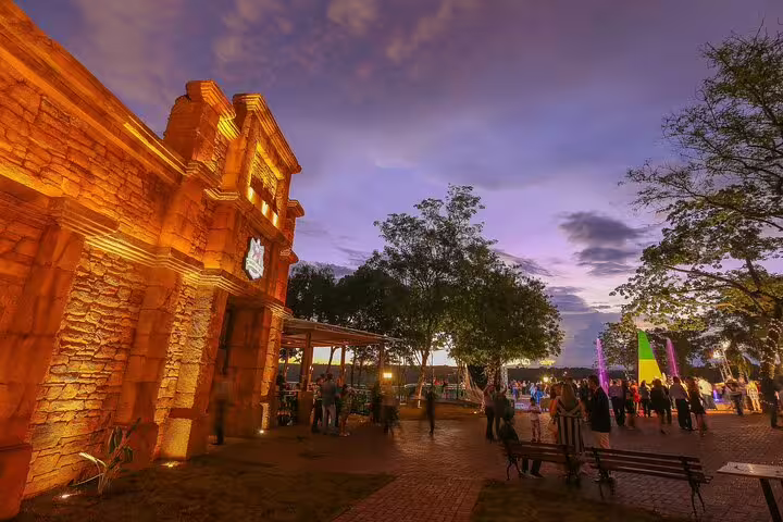 Evening ambiance at Tres Fronteiras Landmark with vibrant lights, perfect setting for private guided tours.