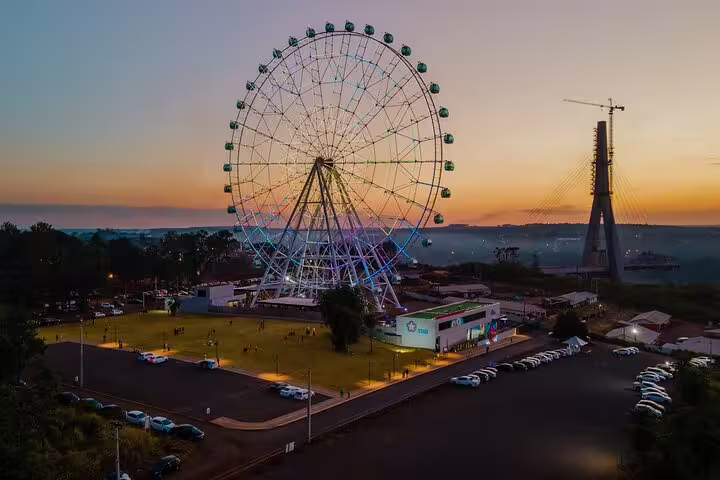 Stunning sunset view of Yup Star Ferris Wheel near Tres Fronteiras Landmark, perfect for private guided tours.