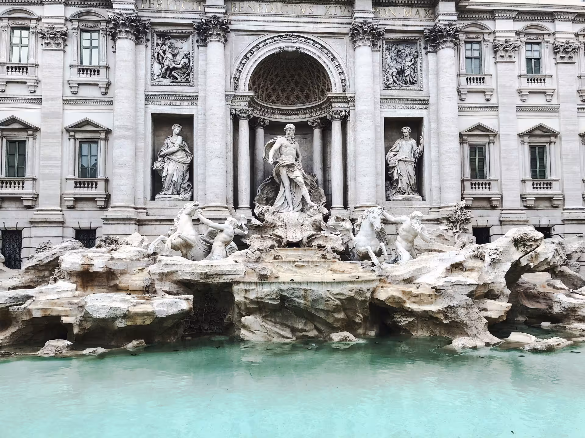 Magnificent Trevi Fountain with intricate sculptures and turquoise water, a highlight of the Squares and Fountains Combo Tour.