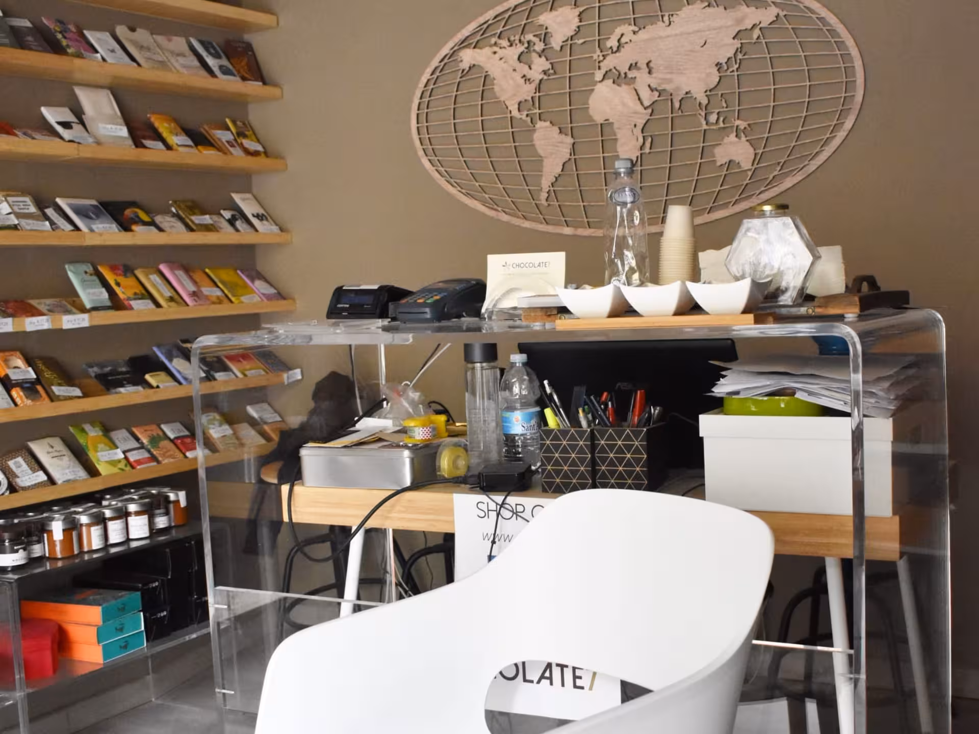 Cozy Turin chocolate shop featuring a world map decor and a diverse selection of chocolates.