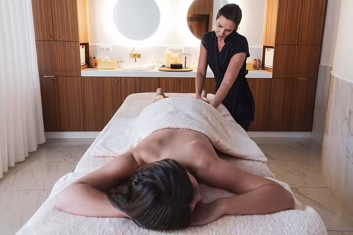 Therapist giving full body massage in VIP Turkish hammam spa, Hurghada hotel pickup wellness package
