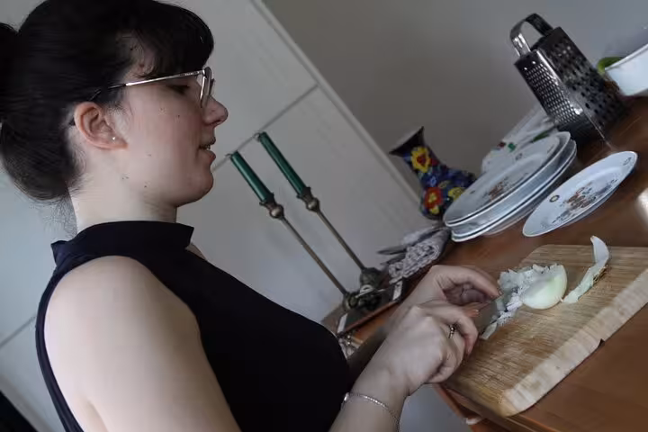 Participant chopping onion on a board in Istanbul, learning Turkish meze cooking for beginners at home