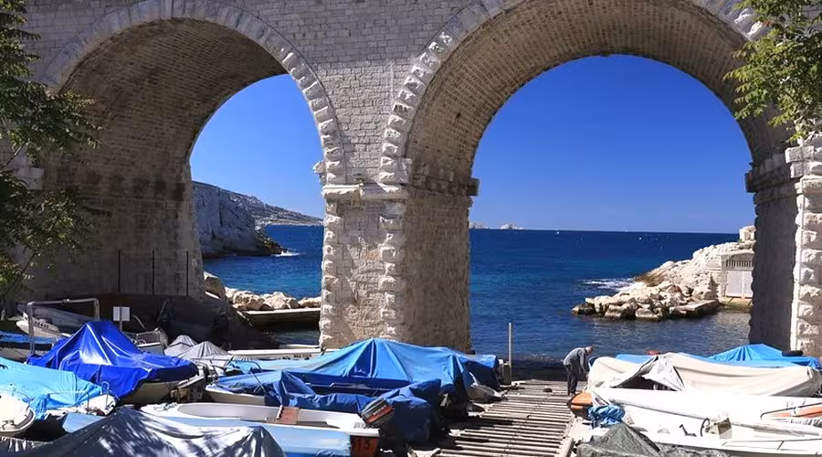 Vallon des Auffes arches framing blue Mediterranean on Urban Hiking Marseille from Notre-Dame to the sea