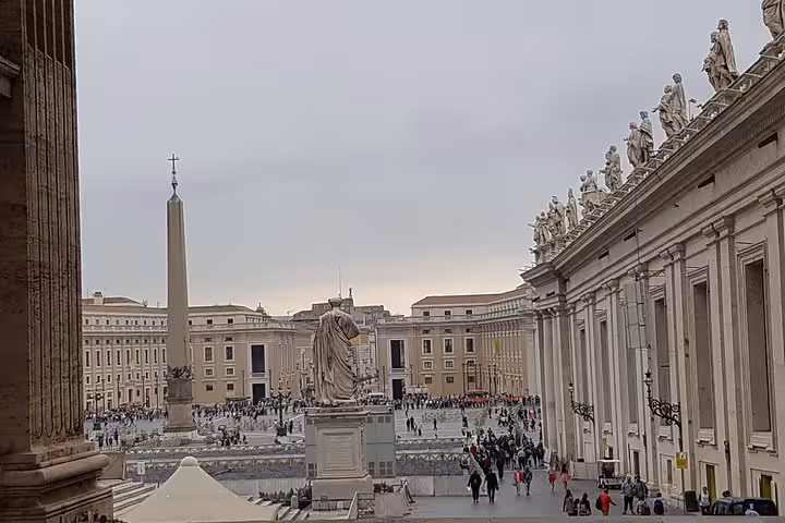 St. Peter’s Square Vatican City in Rome, scenic start for 6-day private Amalfi Positano Sorrento Capri tour