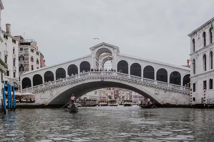 Rialto Bridge over Grand Canal, Venice, ideal backdrop for private airport transfer to city center hotel