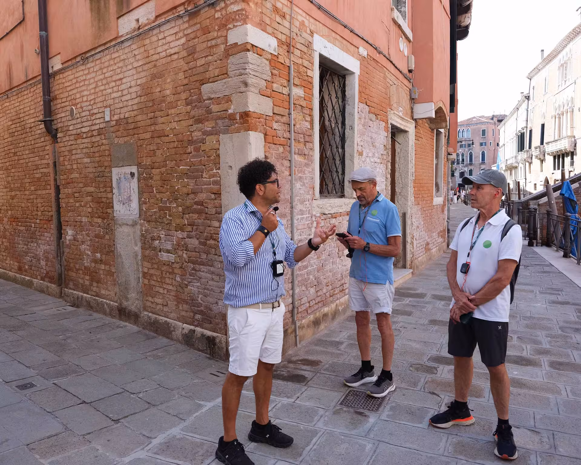 Guide engaging tourists on a walking tour through Venice's charming streets between San Marco and Rialto.