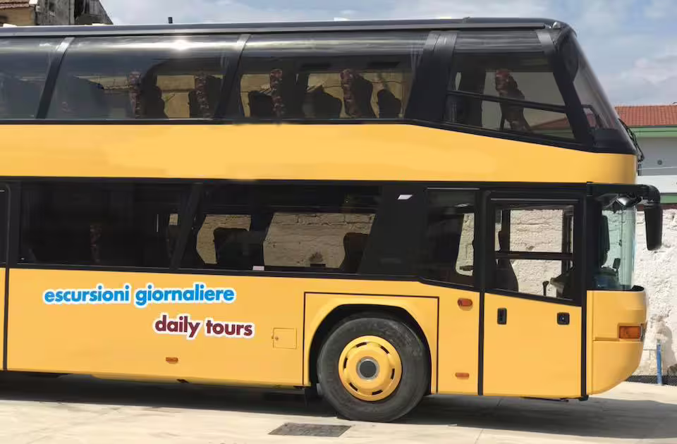 Yellow daily tours coach for low-cost Vesuvius tour from Naples, comfortable bus transfer to Mount Vesuvius