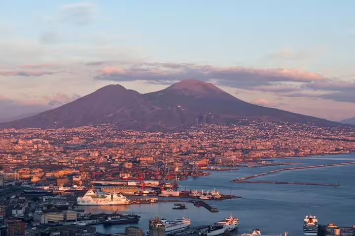 Sunset view of Naples Bay and Mount Vesuvius, low cost Vesuvius tour from Naples day trip