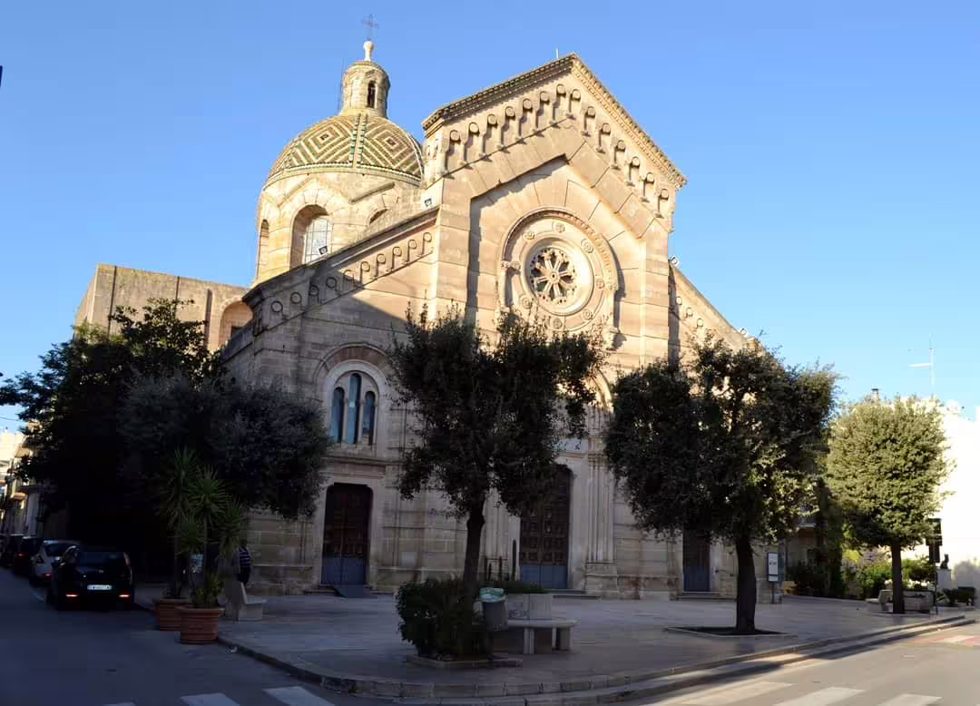 Romanesque church and dome in Villa Castelli, a key stop on the highlights walking tour with olive oil tasting