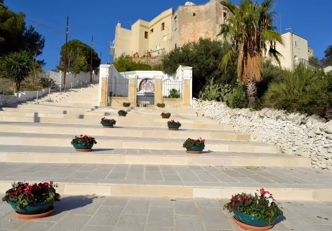 Flower-lined stone steps in Villa Castelli old town on guided highlights walking tour and olive oil tasting