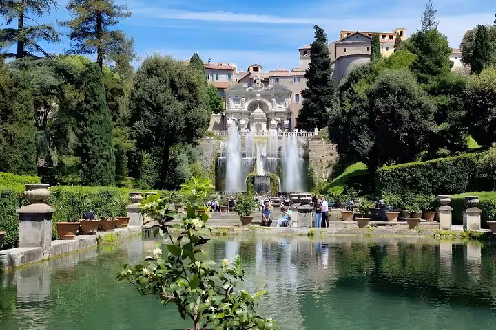 Explore the stunning fountains and lush gardens of Villa d'Este in Tivoli on a half-day tour.