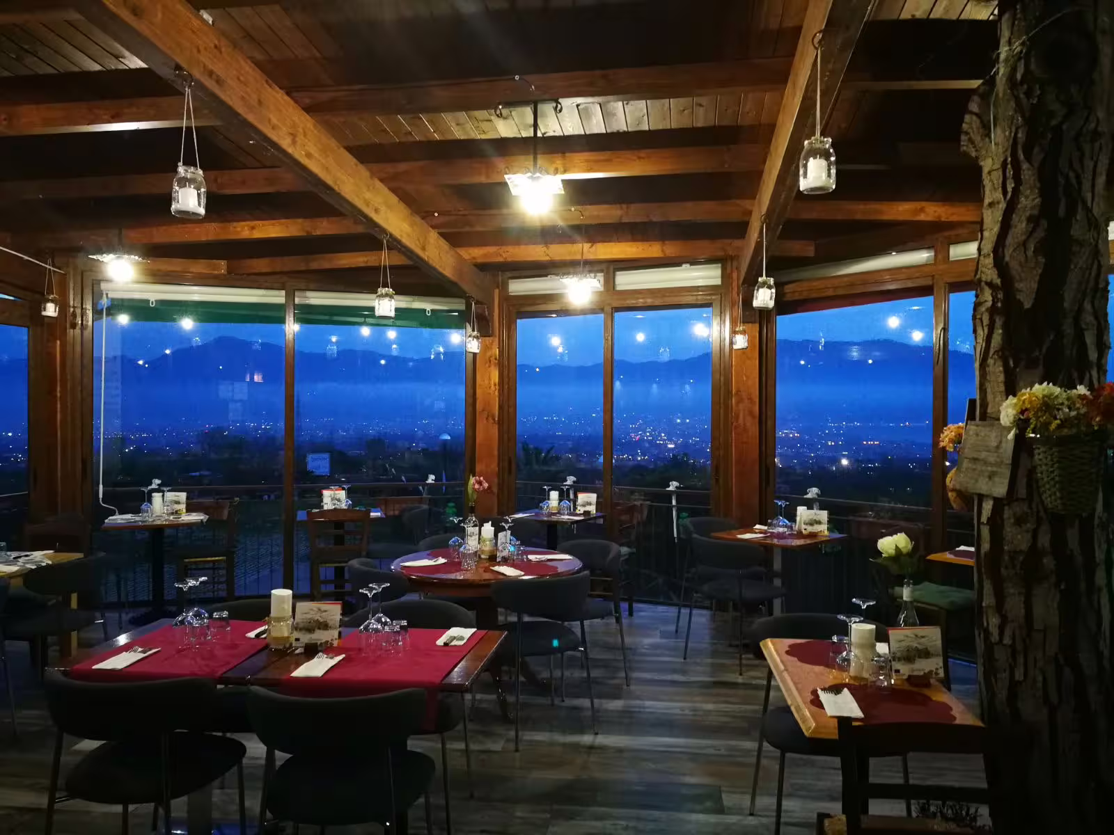 Romantic vineyard restaurant with panoramic evening views over Naples, ideal for Vesuvio wine trekking dinner and aperitif