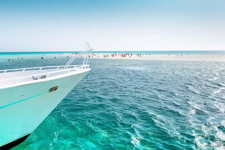 VIP boat approaching White Island sandbar, Sharm El Sheikh, for snorkeling day tour to Ras Mohamed