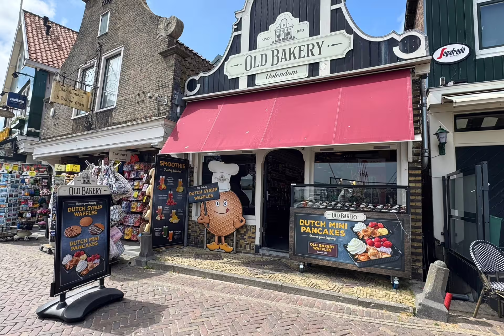 Old Bakery in Volendam with Dutch mini pancakes and syrup waffles, stop on Amsterdam day trip
