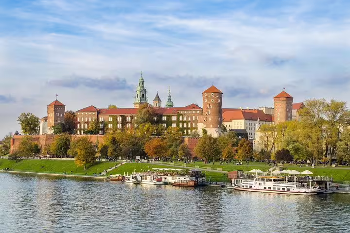 Wawel Castle panoramic view from the Vistula River, highlight of a private half-day Krakow city tour