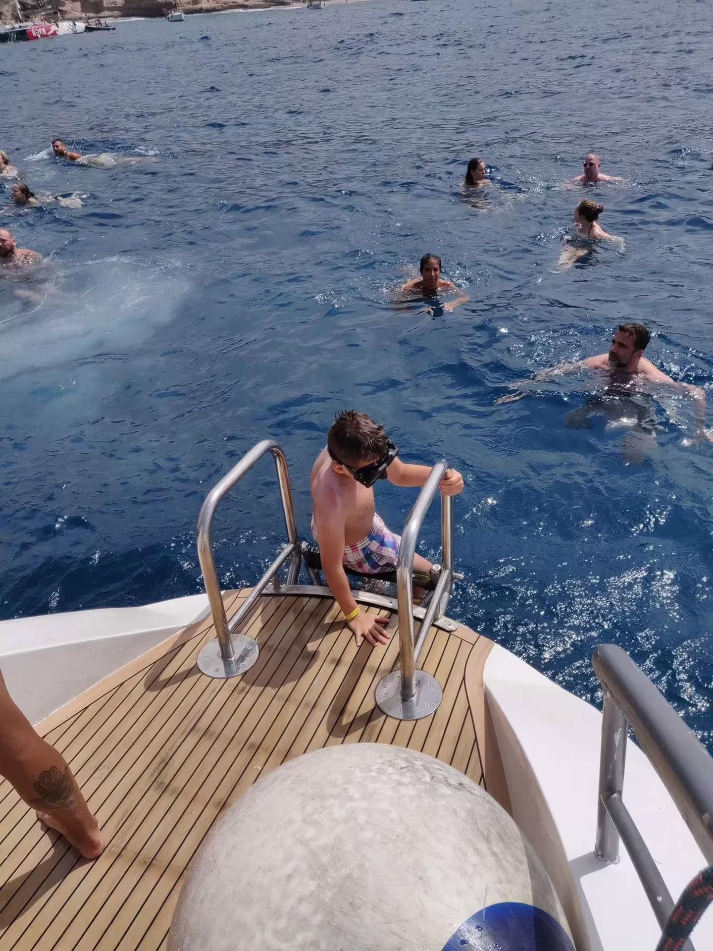 Tour participants enjoying a refreshing swim in the ocean off the catamaran in Costa Adeje.