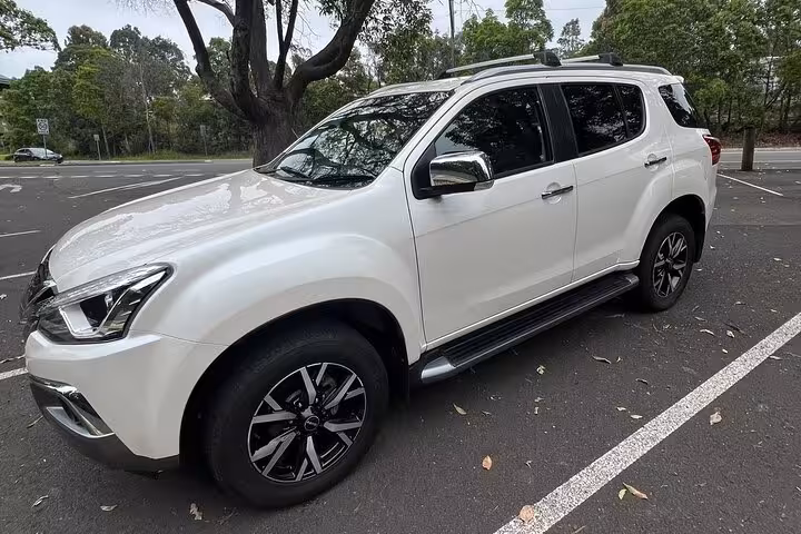 White SUV ready for Sydney Private Tour with convenient pick-up and drop-off services, ideal for city exploration.