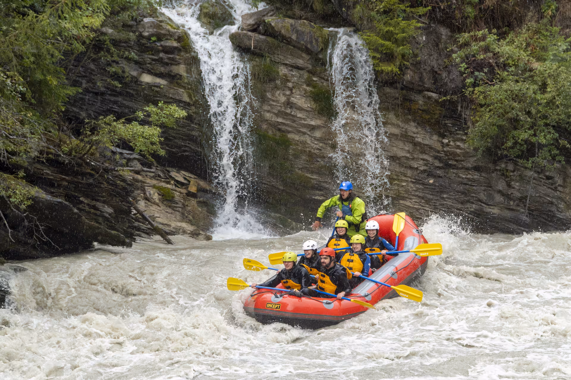 Rafting Switzerland - Whitewater Action - Rafting.ch