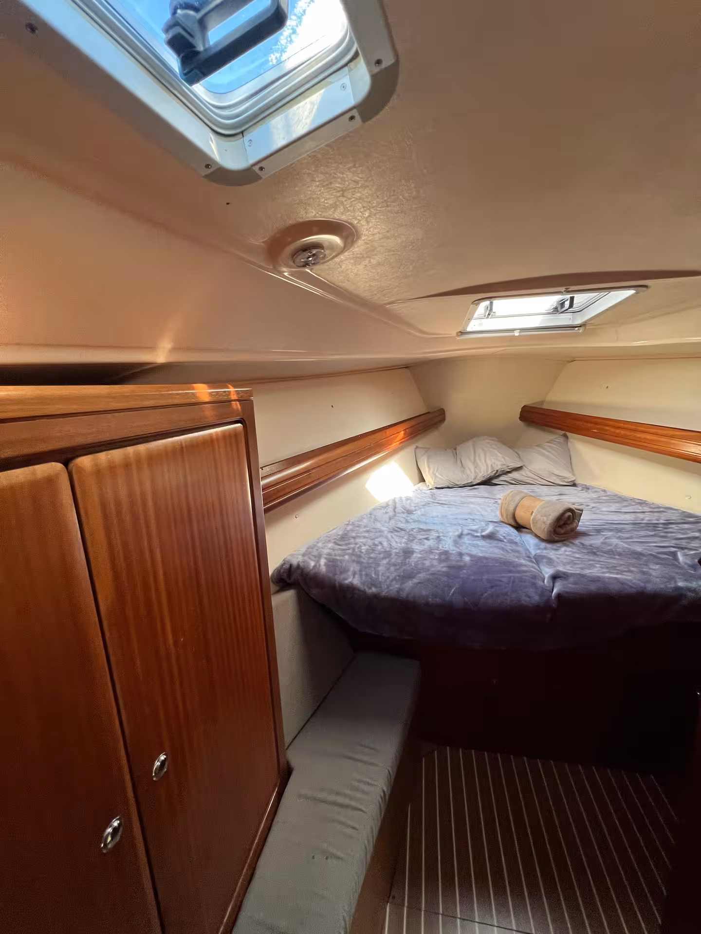 Cozy yacht cabin with double bed and skylights, ideal for Lagos Algarve golden hour sunset cruise