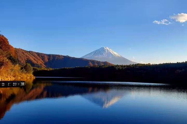 Breathtaking scene of Mt. Fuji with autumn foliage, captured on the Yokohama Port to Mt. Fuji English tour.