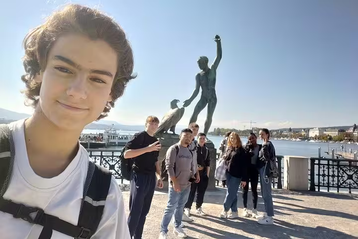 Friends selfie by Ganymede statue at Lake Zurich, perfect stop on a Zurich scavenger hunt self-guided tour