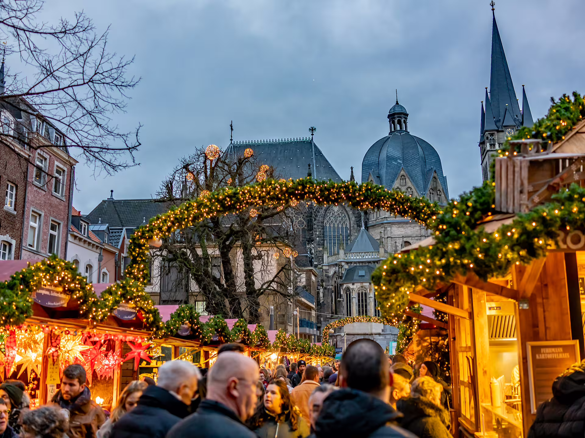 Aachen Christmas market lights with Aachen Cathedral backdrop, perfect stop on 1-day audioguide walking tour