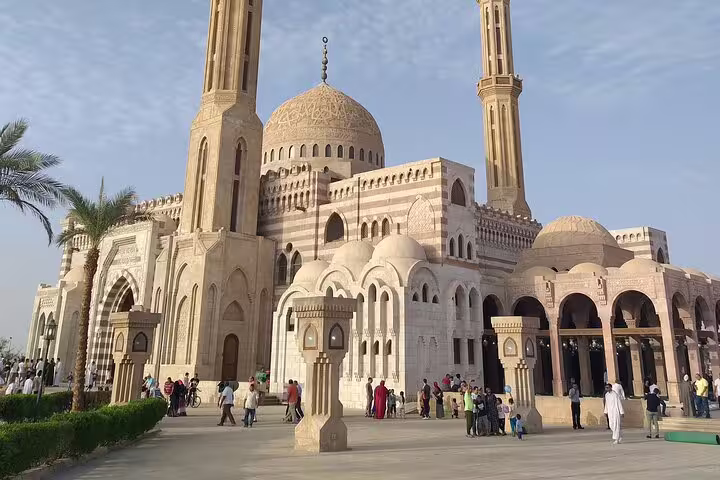 Al Mustafa Mosque in Sharm El Sheikh on city tour, grand domes and minarets with visitors outside