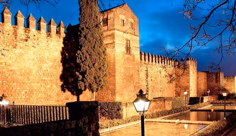 Alcázar de los Reyes Cristianos walls at dusk in Córdoba, highlight of the Free Tour Secretos de la Axerquía