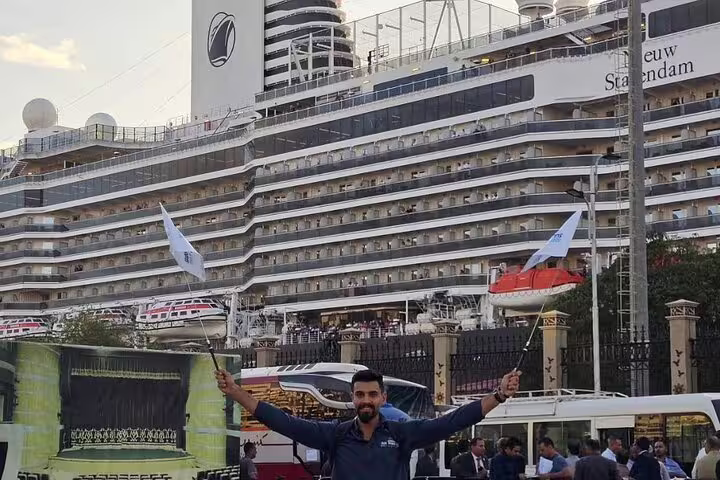 Alexandria Port cruise pickup for private Giza Pyramids and Egyptian Museum day tour with local guide