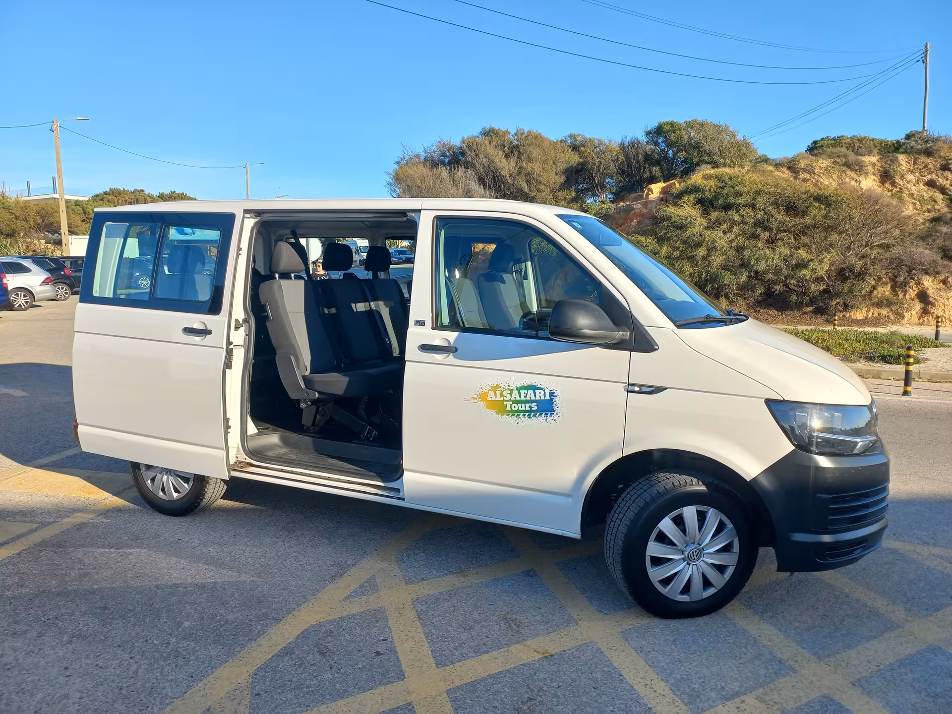 Comfortable Alsafar Tours minivan ready for hotel pickup on the Finest Silves & Monchique Half-Day Tour in Algarve