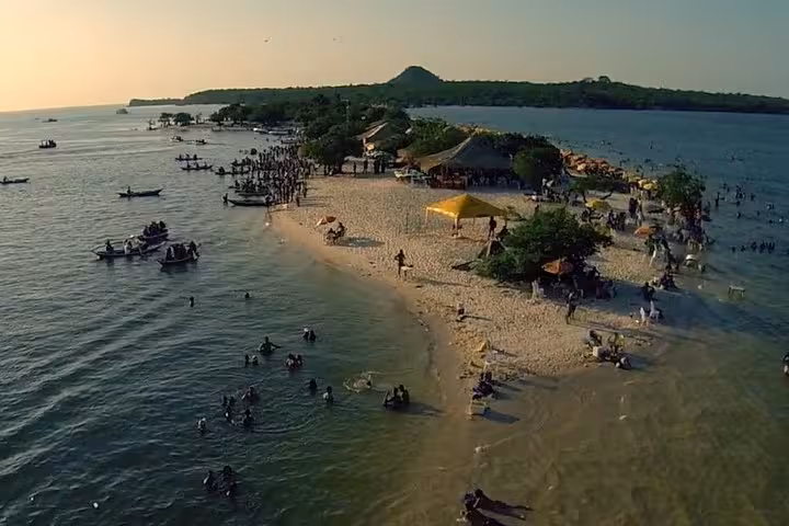 Sunset at Ilha do Amor, Alter do Chao tour with boats, swimmers and sandbar on the Tapajós River