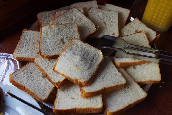 Freshly prepared bread slices served at Amazon Mamori Lodge, a highlight of the Amazon jungle adventure.