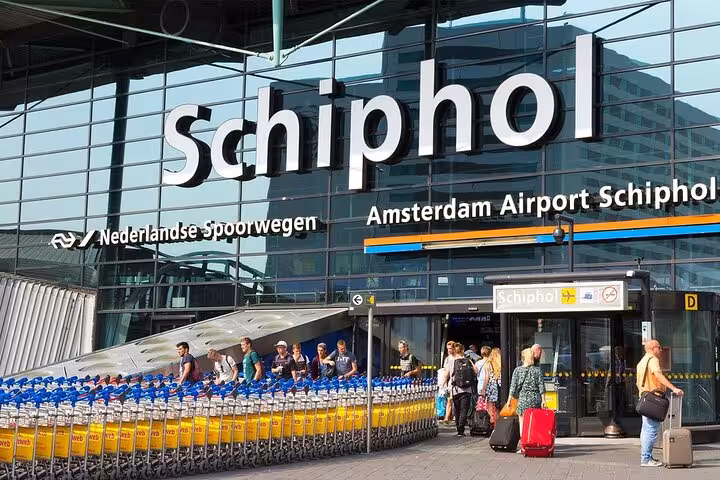 Amsterdam Schiphol Airport terminal entrance, ideal pickup point for private transfer to Den Bosch