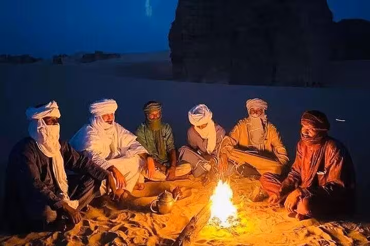 Bedouin campfire dinner in Egypt’s White Desert during a 2-day private White & Black Desert safari tour
