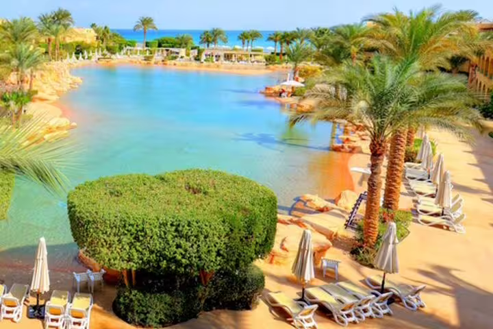 Lagoon-style Red Sea resort in Hurghada with sun loungers and palms, included in 4-day Cairo and Red Sea tour