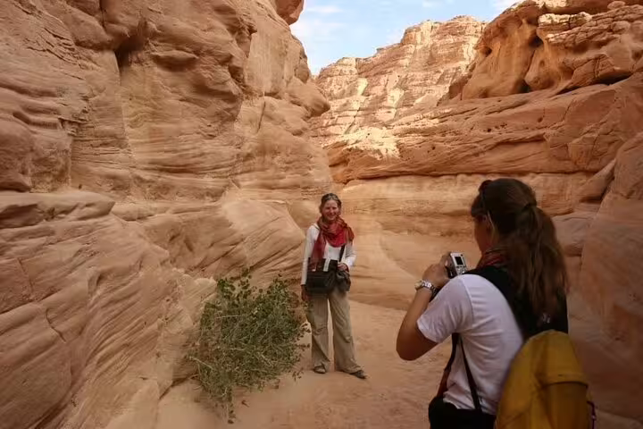 Tourists posing for photos in Canyon Salama on a jeep safari from Sharm el Sheikh to Dahab