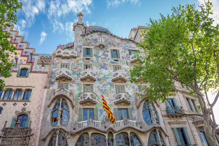 Colorful façade of Gaudí’s Casa Batlló with Catalan flag on Passeig de Gràcia, a highlight of Barcelona architecture tours
