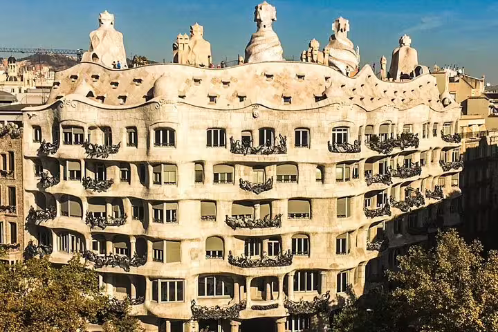 Stunning view of Casa Milà, an iconic Gaudí masterpiece in Barcelona, featured in our Sagrada Familia private tour.