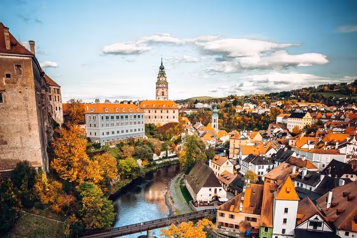 Cesky Krumlov castle and Vltava river view, scenic stop on Prague to Vienna private transfer tour