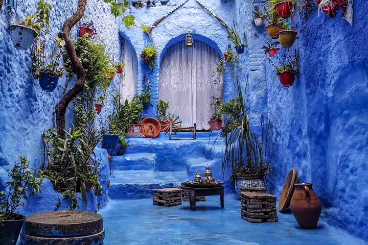 Blue courtyard with plants and Moroccan decor in Chefchaouen, highlight stop on 2-day Casablanca to Chefchaouen tour