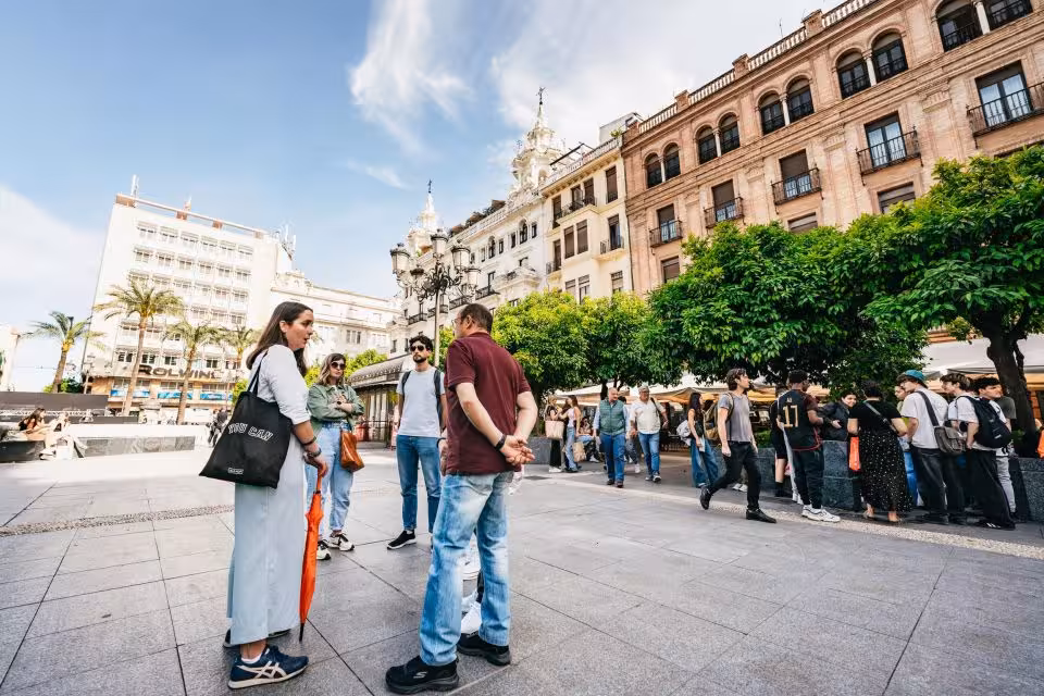 Group meeting in Córdoba city center for Free Tour Secretos de la Axerquía, guided walk through old town
