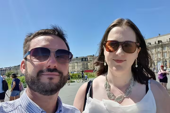 Couple enjoying sunny Place Stanislas in Nancy on a self-paced e-scavenger hunt walking tour with clues